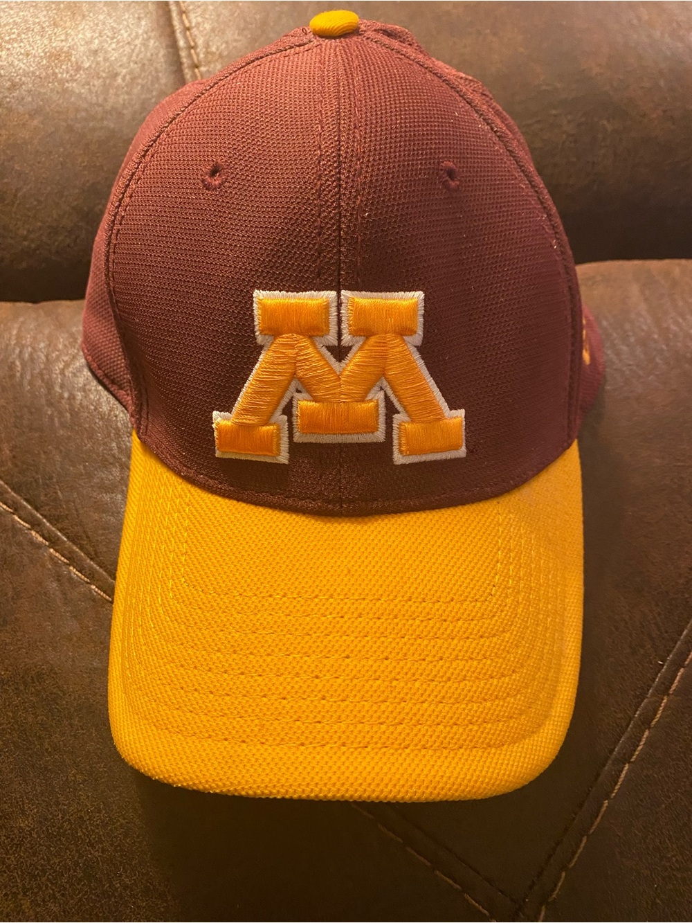 New Era Minnesota Golden Gophers Hat 39THIRTY Flex Maroon/Gold Medium-Large